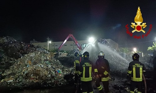 Francavilla Fontana zona industriale incendio ieri sera 