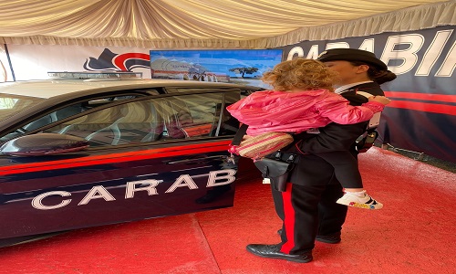 Cronoscalata “Fasano-Selva”. Numerosissimi visitatori allo stand dei Carabinieri.