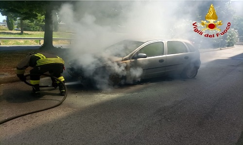 Brindisi incendio di due autovetture