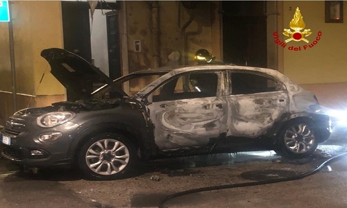 Francavilla incendio di un auto nella scorsa notte