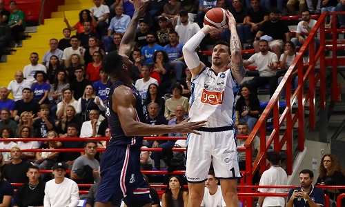 Happy casa ancora una sconfitta netta contro Napoli.Punteggio 90-71