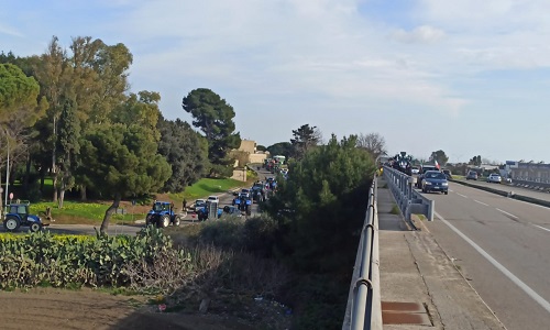 Manifestazione di protesta con i trattori anche a Brindisi