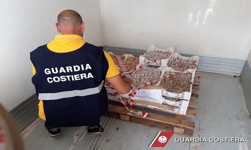 Guardi costiera:controlli ai prodotti ittici per  la ristorazione tra Savelletri e  Torre canne 