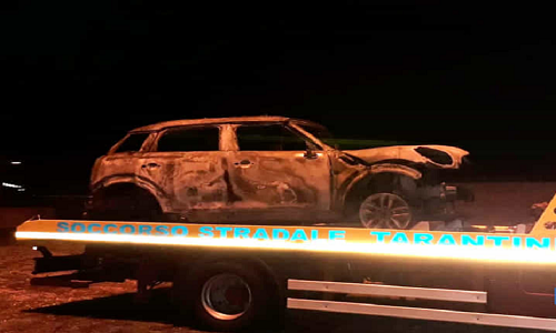 San Pietro Vernotico: auto in fiamme nella notte