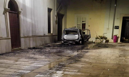 Cellino San Marco: auto in fiamme nella notte