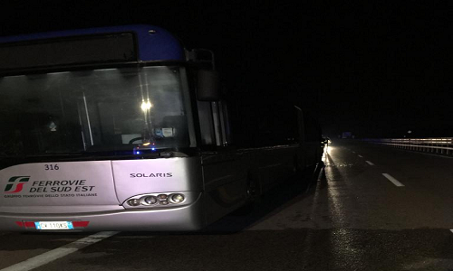 Francavilla Fontana: autobus delle Ferrovie sud est in fiamme sulla statale 7