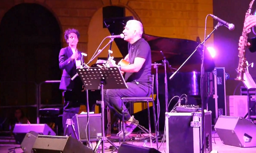 Atmosfere magiche e suggestive sabato scorso in piazza Duomo con Bungaro in concerto