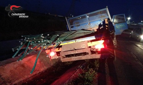 Brindisi: altri 3 soggetti identificati e denunciati per il furto di 12 quintali di cavi in rame per l’illuminazione dell’asse attrezzato per il trasporto del carbone alla centrale “Federico II”. Un 4° uomo era stato arrestato in flagranza.