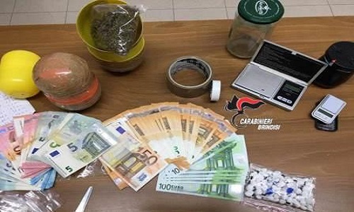Erchie: 24enne studente universitario aveva in casa 96 dosi di cocaina e 28 grammi di marijuana, oltre alla la somma contante di 4.195€. arrestato.