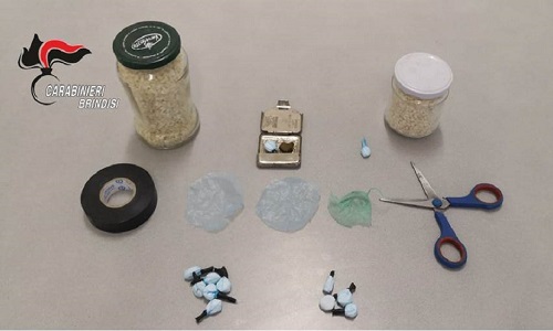 Fasano: fornaio 51enne deteneva  10 grammi di cocaina, e 1 di hashish  celati tra i grani di riso, arrestato.