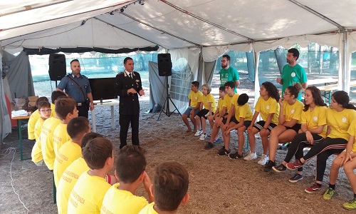San Pancrazio Salentino: cultura della legalità, i Carabinieri incontrano i ragazzi del “Campo Scuola Pubblico Soccorso” della Protezione Civile.