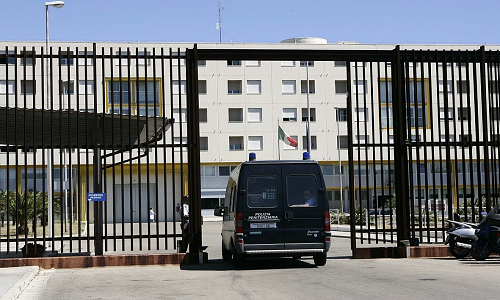 Brindisi: dagli arresti domiciliari, alla custodia in carcere. Nella giornata di ieri era stata sorpresa alla guida di un’auto priva di assicurazione e della revisione periodica.