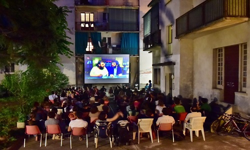 «La Bella Stagione»: C'è il cinema in piazza! Giovedì «LA SCUOLA» nel quartiere Perrino