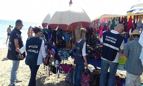 Operazione “Spiagge Sicure-Estate 2018”: multe e sequestro di merce tra Fasano e Ostuni