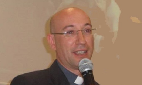 Lettera aperta del parroco del rione Paradiso a chi ha sporcato i muri della chiesa 
