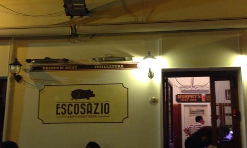 Brindisi: ladro in azione nel ristorante Escosazio in piazza Mercato