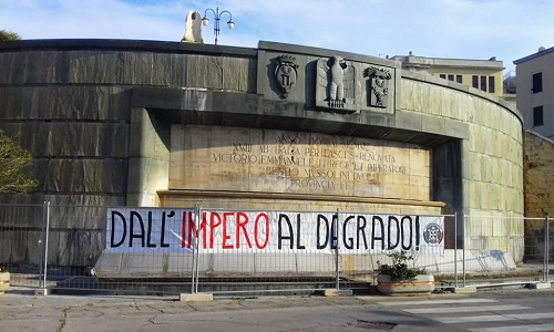 “Dall’Impero al degrado!”: Flash Mob di CasaPound contro l’abbandono della “Fontana Dell’Impero”