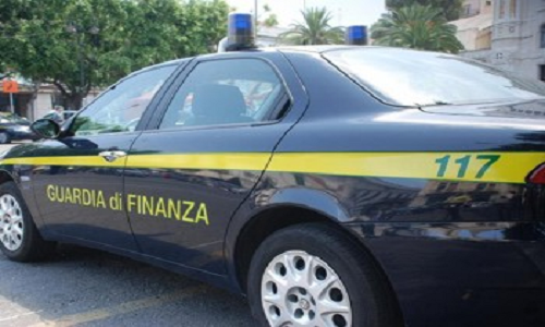 Estorsione ed autoriciclaggio: arrestati due imprenditori brindisini. Sette indagati