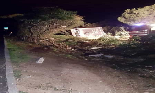 Ostuni: incidente sulla 379. Camion si ribalta e sfonda guard rail 