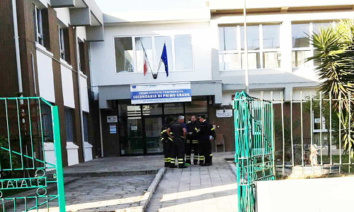 San Vito dei Normanni: oggetto sospetto in una scuola. Intervento di vigili del fuoco e carabinieri. Allarme subito rientrato