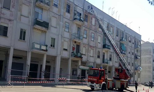 Brindisi: cadono calcinacci da un  palazzo in via Egnazia al rione Paradiso. Danneggiata auto in sosta