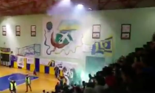 Ceglie Messapica: accende fuoco d'artificio durante la partita di basket, arrestato.