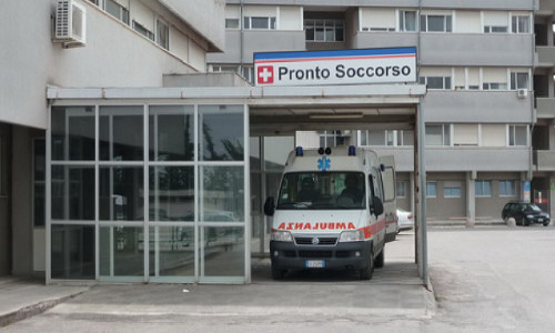 Francavilla Fontana: ferito in un incidente stradale, attende di essere medicato poi inveisce contro un medico. denunciato.