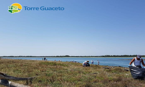 Rifiuti sulle spiagge: lo studio del Consorzio rivela che provengono dal mare