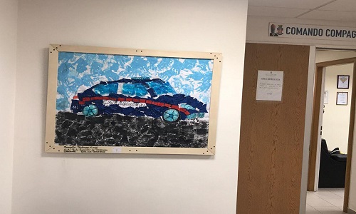 San Vito dei Normanni: i bambini dell’asilo comunale donano un quadro ai Carabinieri.