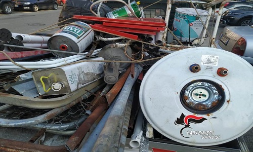 Francavilla Fontana: sorpreso con un carico di rifiuti ferrosi senza le prescritte autorizzazioni, denunciato un oritano.