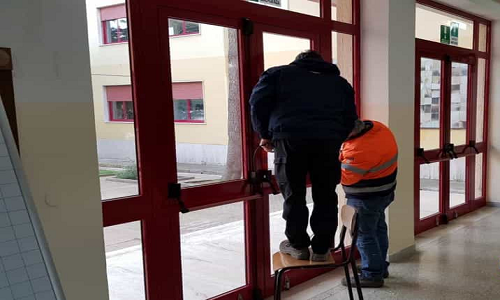 Brindisi: vandali in azione  nelle scuole al rione Casale e Perrino 