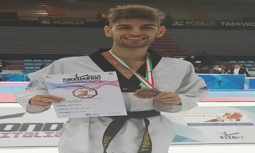 Il brindisino Agostino  Ferrara medaglia d'oro a Bari ai campionati italiani di Taekwondo 