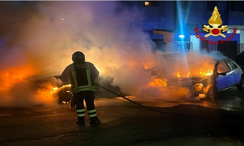 Incendio di due auto a Brindisi 