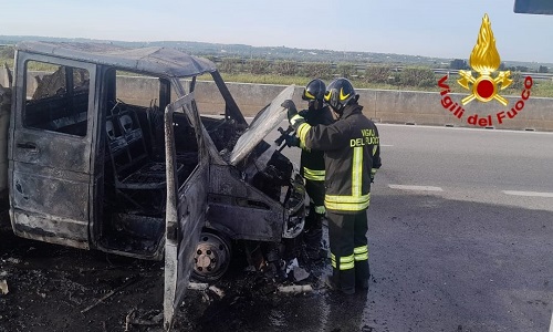 Incendio sulla ss379 all'altezza  di Santa Sabina 