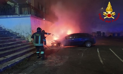 Ostuni ieri sera iincendio di un'auto