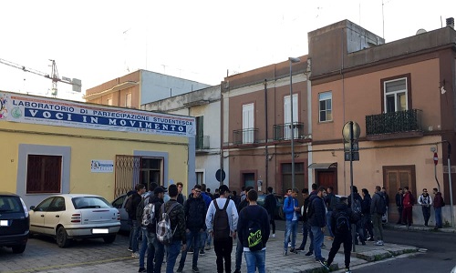 Sale la protesta degli studenti del Ferraris,Monticelli e Alberghiero per i termosifoni chiusi
