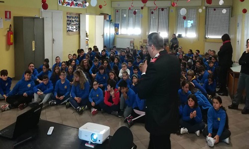 Ostuni. I carabinieri incontrano gli studenti della  scuola elementare “Giovanni XXIII” nell’ambito del progetto di diffusione della “Cultura della legalità”.