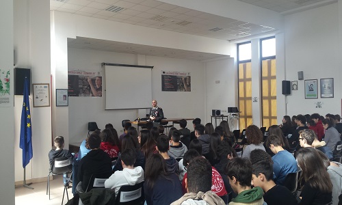 San Vito dei Normanni: i Carabinieri incontrano gli studenti del Liceo Scientifico “Leonardo Leo”, nell’ambito del progetto di diffusione della “cultura della legalità.