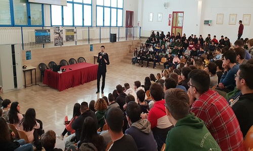 Ostuni: i Carabinieri incontrano gli studenti del Liceo “Pepe – Calamo” di Ostuni, nell’ambito del progetto di diffusione della “cultura della legalità.