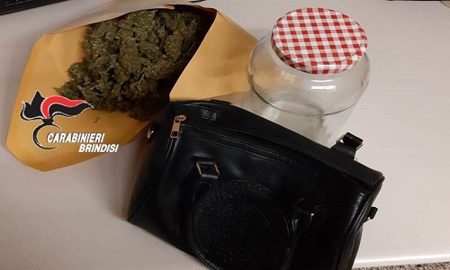 San Pancrazio Salentino: Sorpreso con 270 grammi di marijuana, arrestato.