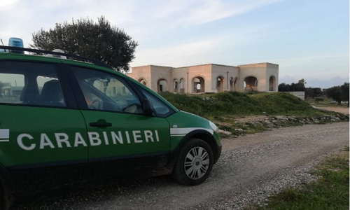 I Carabinieri forestali di Ostuni sequestrano terreno a Carovigno. Una denuncia per gestione non autorizzata di rifiuti finalizzata allo smaltimento illecito