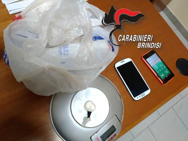 Mesagne. Titolare di attività commerciale sorpreso con 5 grammi di cocaina, arrestato