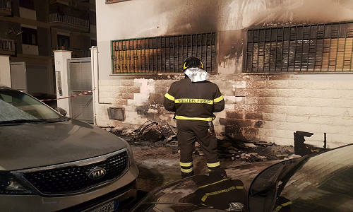 Brindisi: paura al rione Commenda per un incendio. Anziana intossicata 