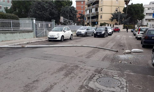 Brindisi: crolla palo della luce al rione S.Chiara. Fortunatamente nessun ferito