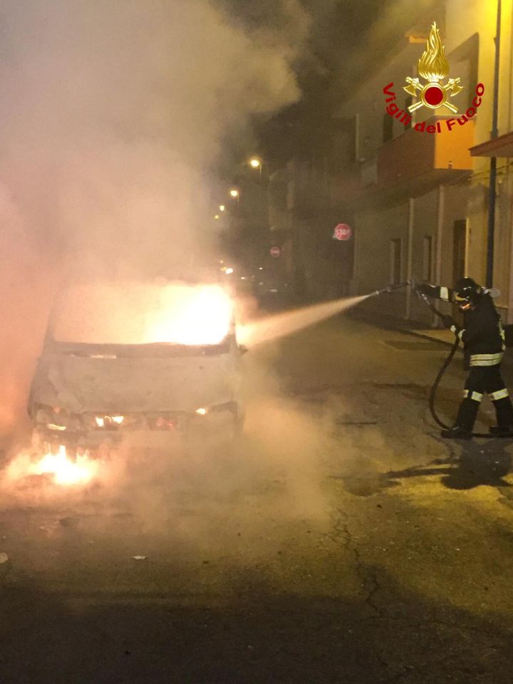 Due incendi d'auto a Cellino e a Brindisi