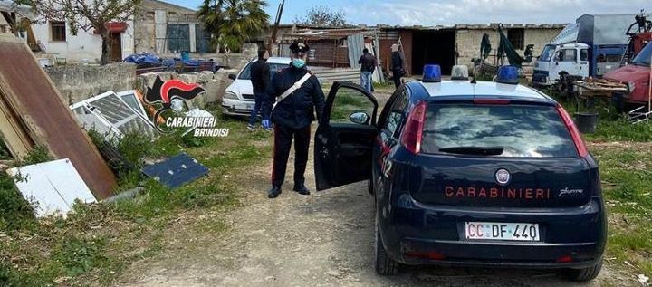 Torre Santa Susanna: Avevano messo in piedi un’attività di gestione non autorizzata di rifiuti speciali pericolosi e non pericolosi, denunciati. Sequestrati un’area di 600 mq e un autocarro.