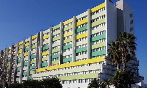 Parenti in attesa di ricoverati pronto soccorso sul piazzale Perrino. Il Cobas scrive al direttore della Asl