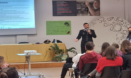 San Vito dei Normanni. I Carabinieri incontrano gli studenti.