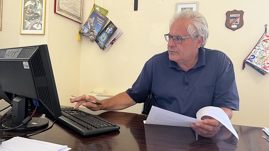 Il sindaco Nicolì paga al Comune di Erchie la sanzione per il pozzo del giardino pubblico