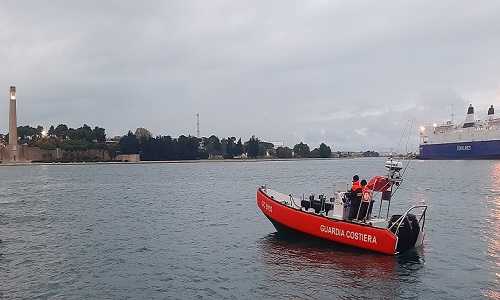 Consegnato un nuovo battello di ultima generazione alla Capitaneria di Porto di Brindisi